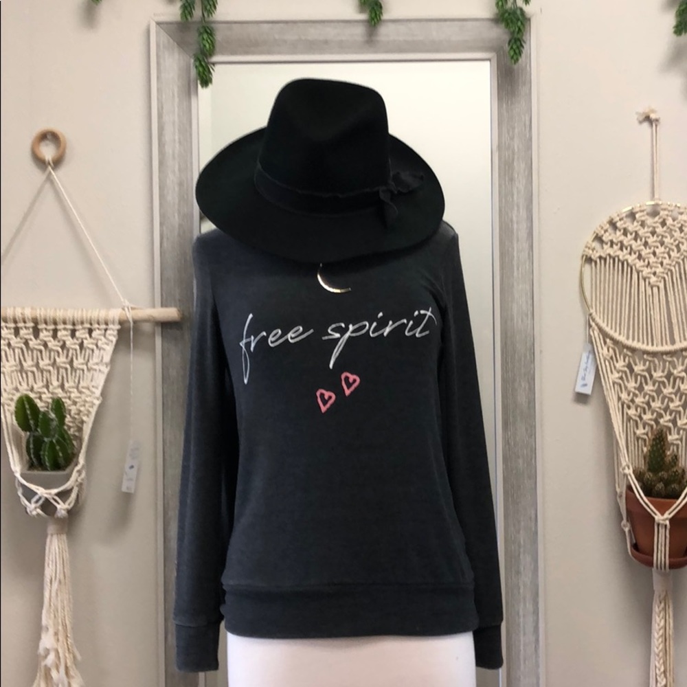 Free spirit graphic pull over